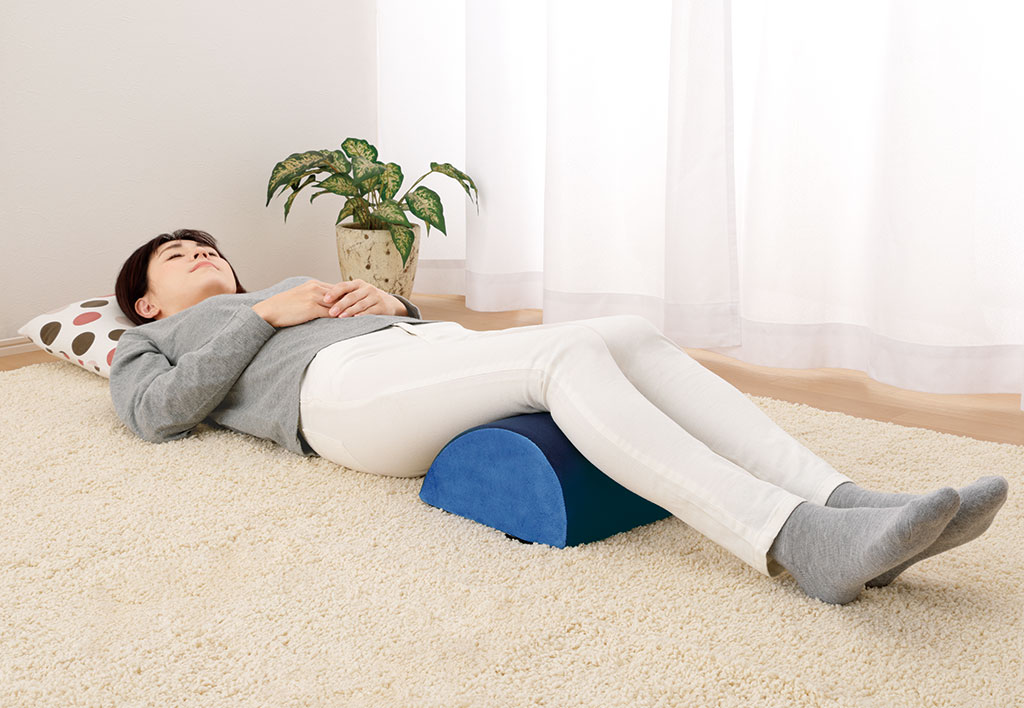 腰RAKUまくら｜開発商品｜健康・美容グッズ等の商品開発・卸売なら株式会社メイダイ